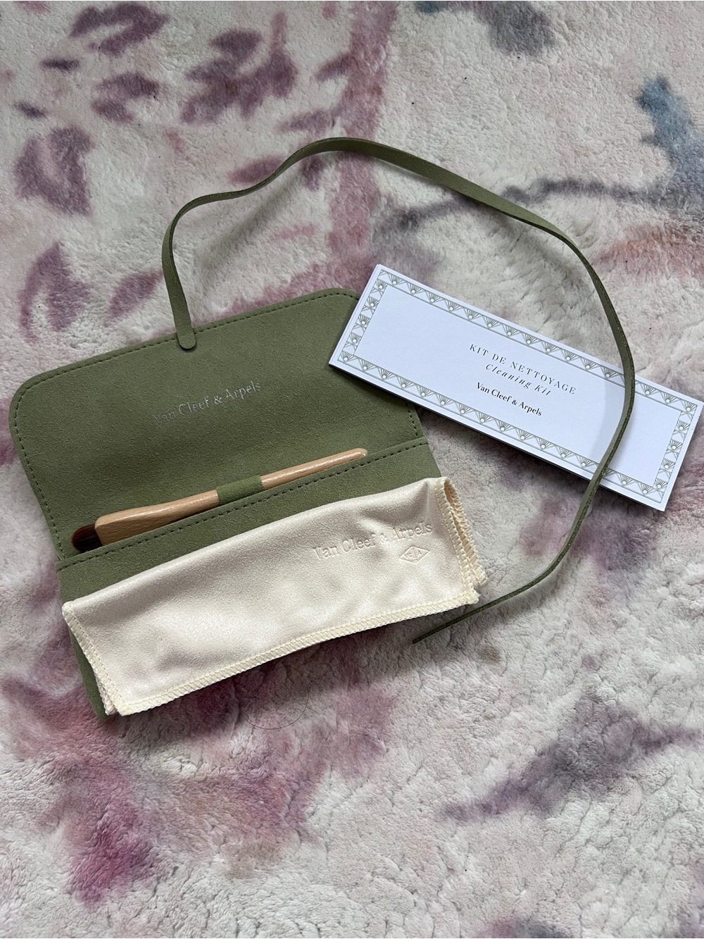 BRAND NEW Van Cleef & Arpels Olive Green Jewelry Pouch / Cleaning Kit